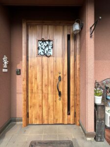 入間市　玄関ドア交換　可愛らしい玄関ドア　性能もデザインもアップ